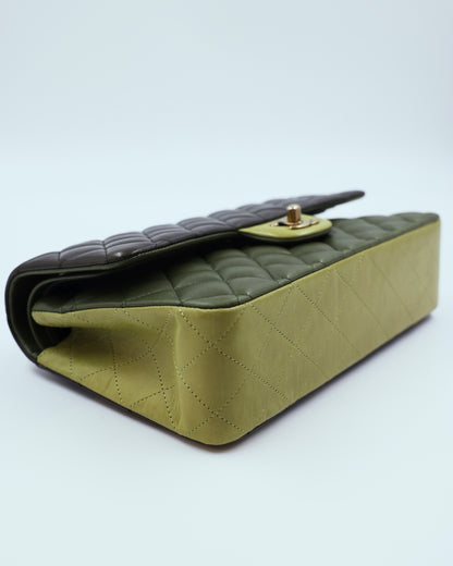 CHANEL Timeless Double Flap Medium Grün GHW grüne Designerhandtasche aus zweiter Hand mit goldfarbenem Verschluss