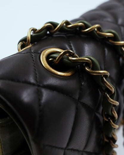 CHANEL Timeless Double Flap Medium Grün GHW gesteppte Handtasche mit Kettendetail