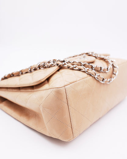 CHANEL Timeless Single Flap Maxi beige SHW, beigefarbene Designerhandtasche mit Kettenriemen