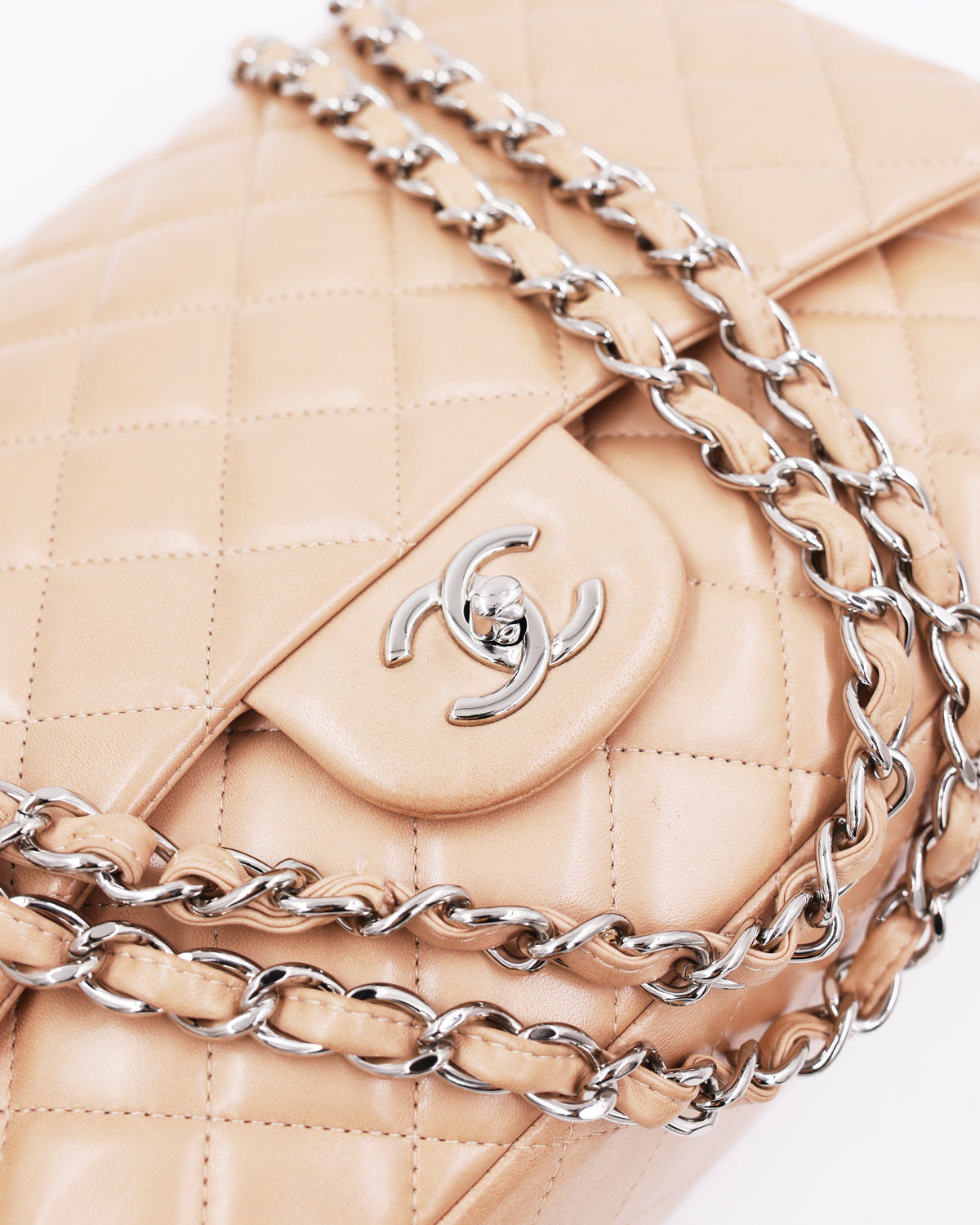 CHANEL Timeless Single Flap Maxi beige SHW, gesteppte Designerhandtasche mit silberfarbener Kette