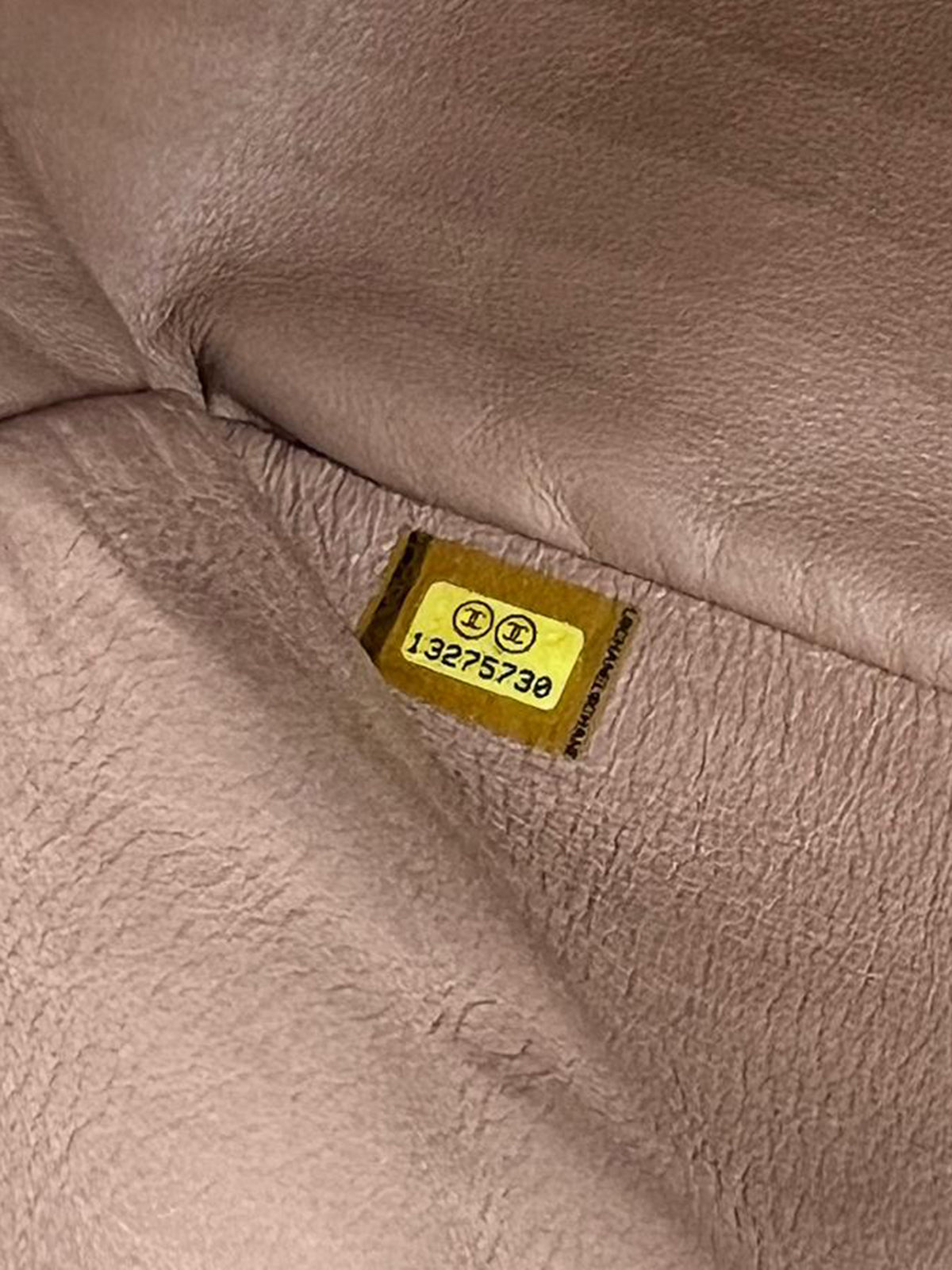 CHANEL Timeless Single Flap Maxi beige SHW Innenansicht mit sichtbarem Authentizitätscode