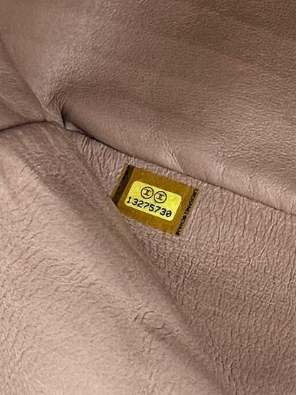 CHANEL Timeless Single Flap Maxi beige SHW Innenansicht mit sichtbarem Authentizitätscode