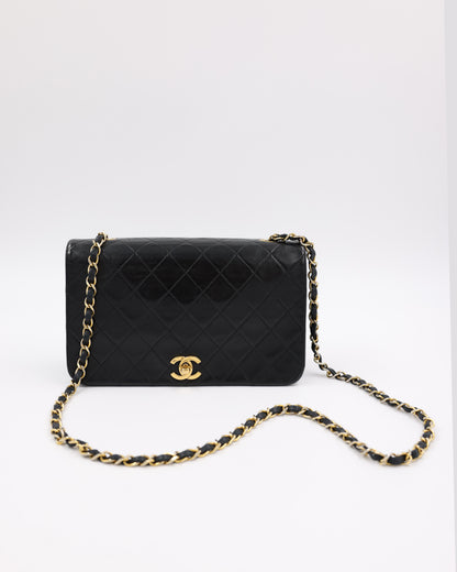 CHANEL Full Flap Lammleder schwarz GHW