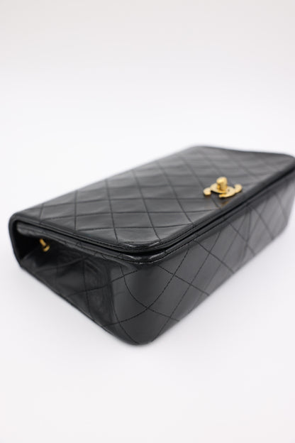 CHANEL Full Flap Lammleder schwarz GHW