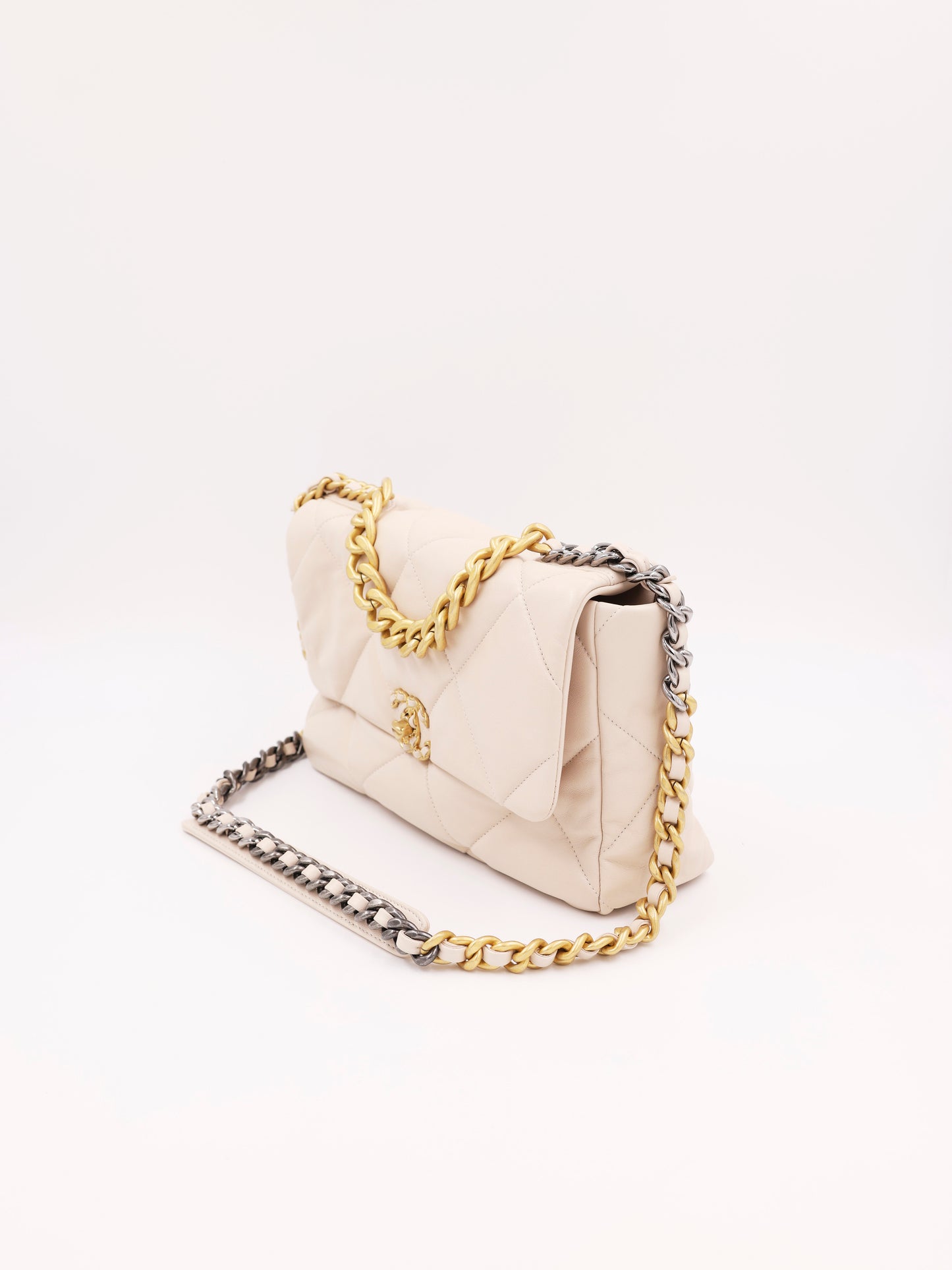 CHANEL 19 Jumbo Ziegenleder creme