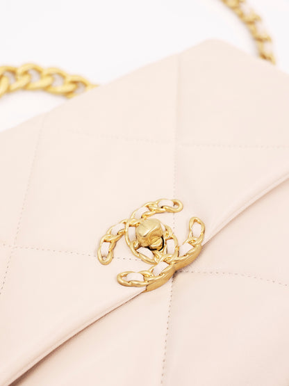 CHANEL 19 Jumbo Ziegenleder creme