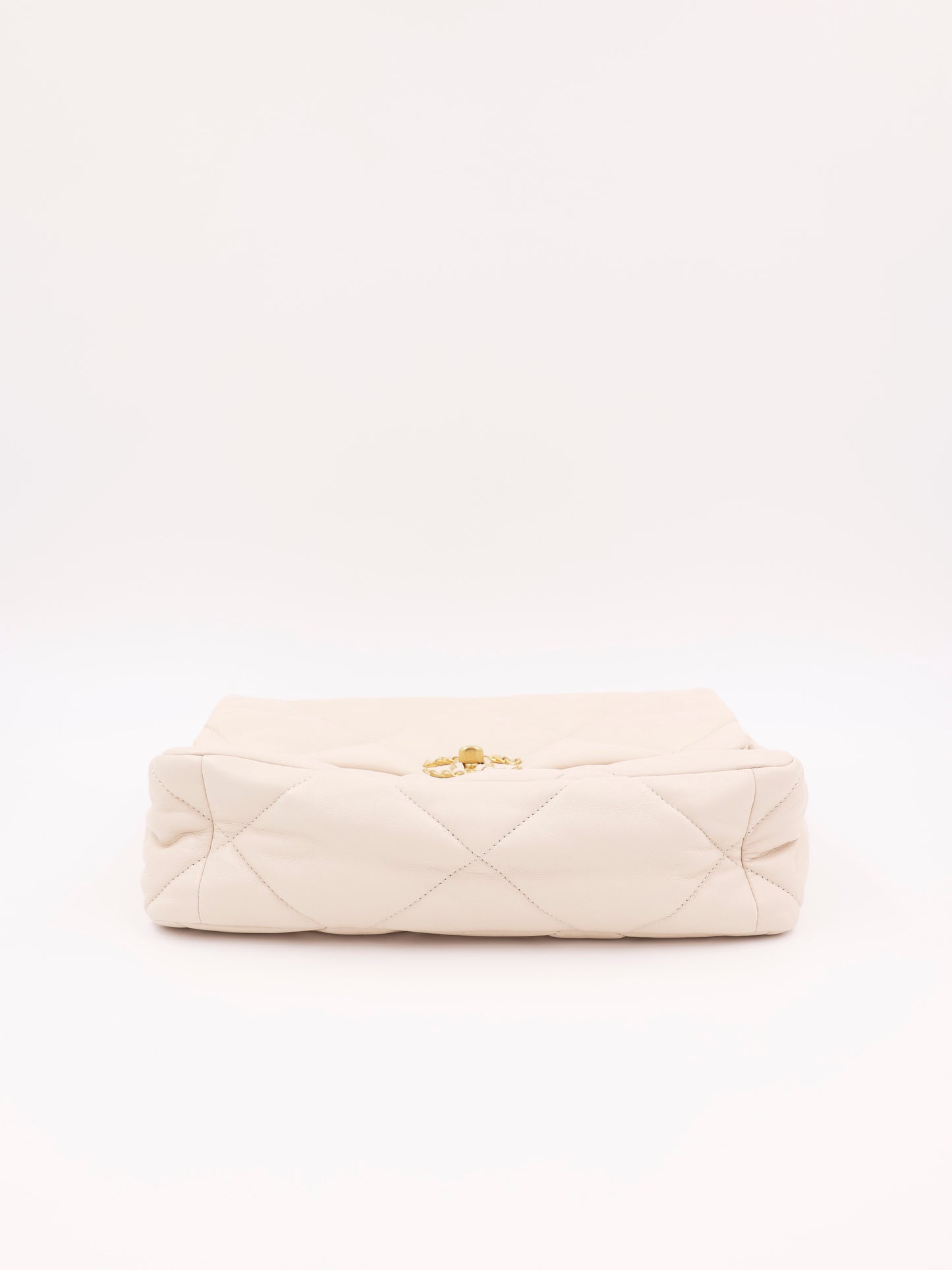 CHANEL 19 Jumbo Ziegenleder creme
