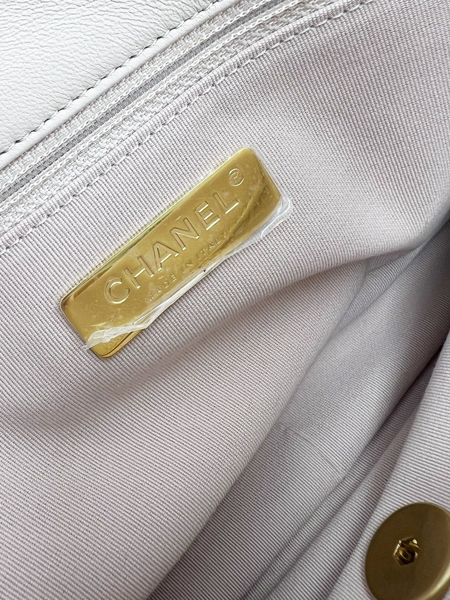 CHANEL 19 Jumbo Ziegenleder creme