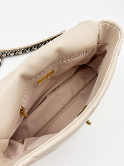 CHANEL 19 Jumbo Ziegenleder creme
