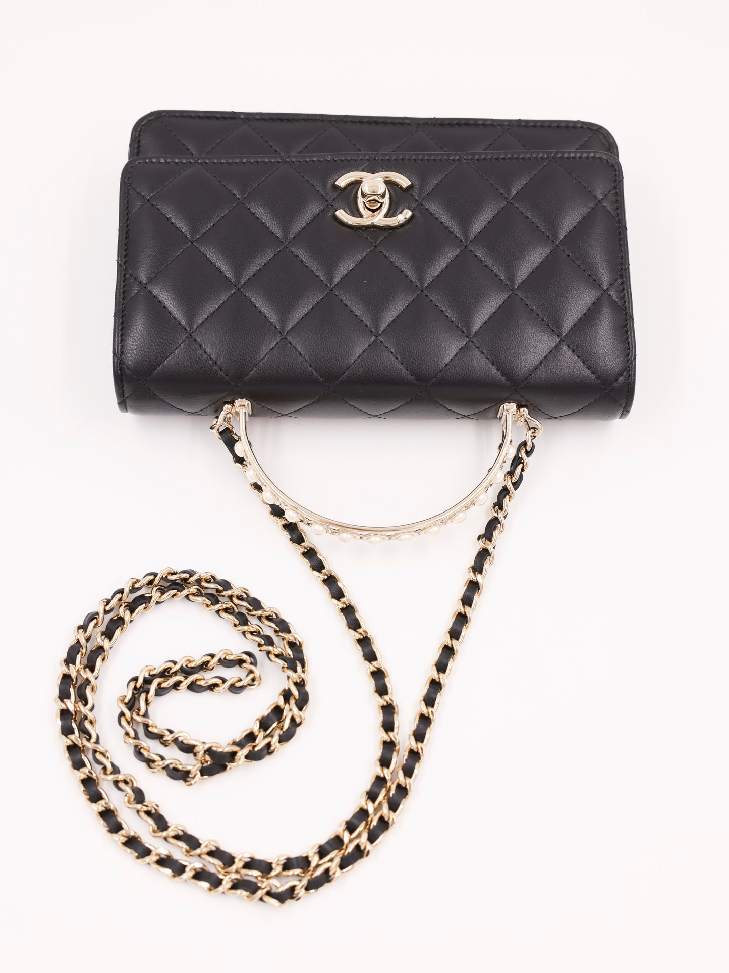 CHANEL Wallet on Chain Pearls Top Handle Lammleder schwarz