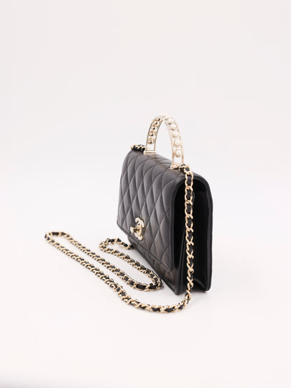CHANEL Wallet on Chain Pearls Top Handle Lammleder schwarz
