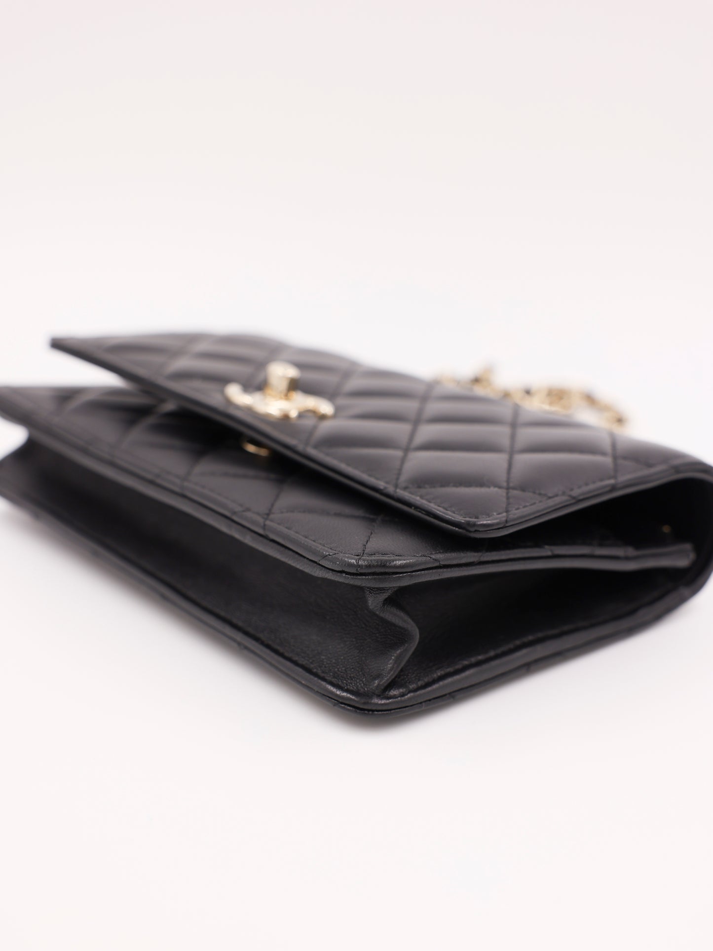 CHANEL Wallet on Chain Pearls Top Handle Lammleder schwarz