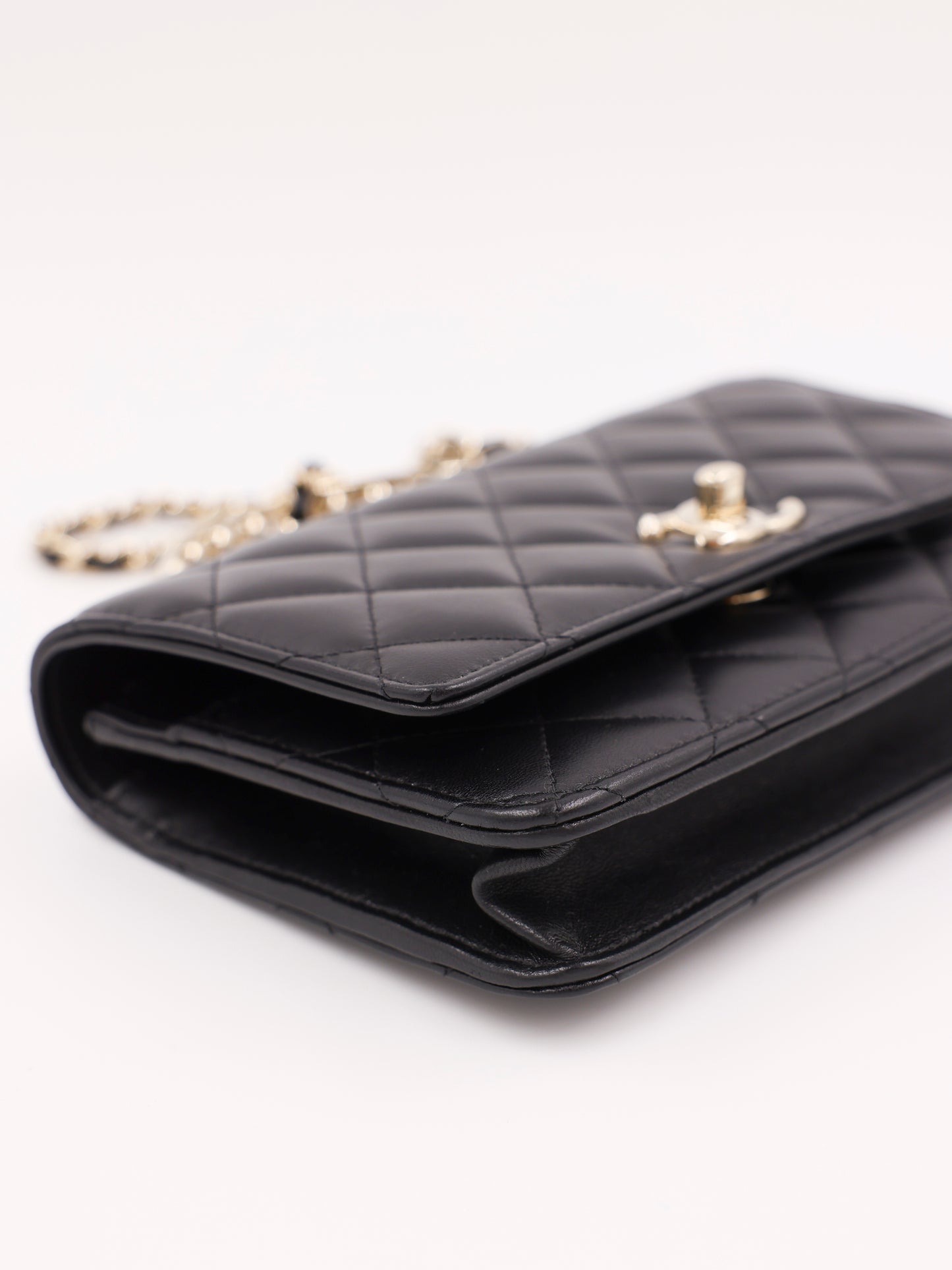 CHANEL Wallet on Chain Pearls Top Handle Lammleder schwarz