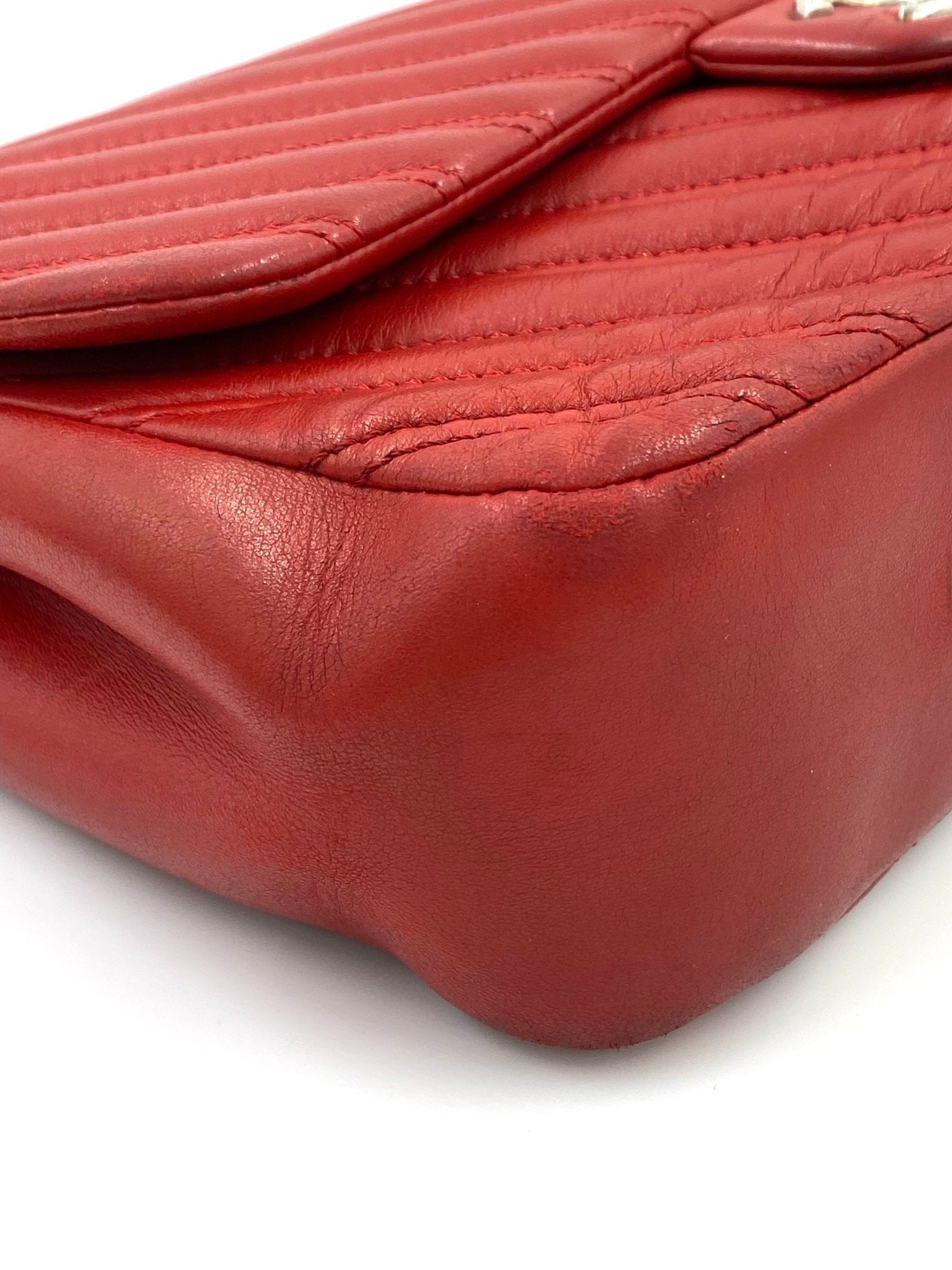 CHANEL Single Flap Bag Jumbo Chevron rouge - Clutch & Macarons - 21465737 - Clutch & Macarons - 