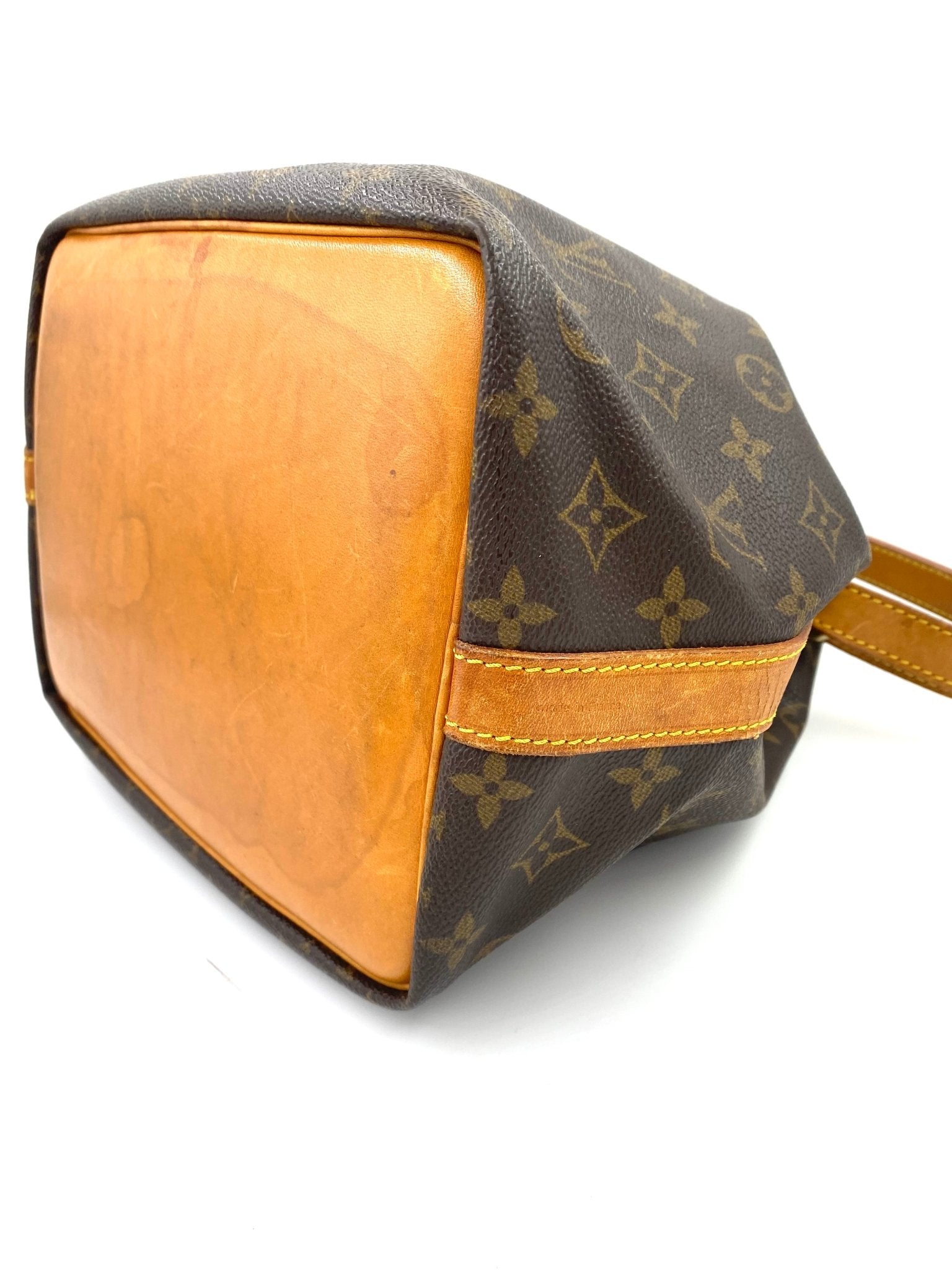 LOUIS VUITTON Noe petit Monogram Canvas - Clutch & Macarons - AR09x3 - Clutch & Macarons - 