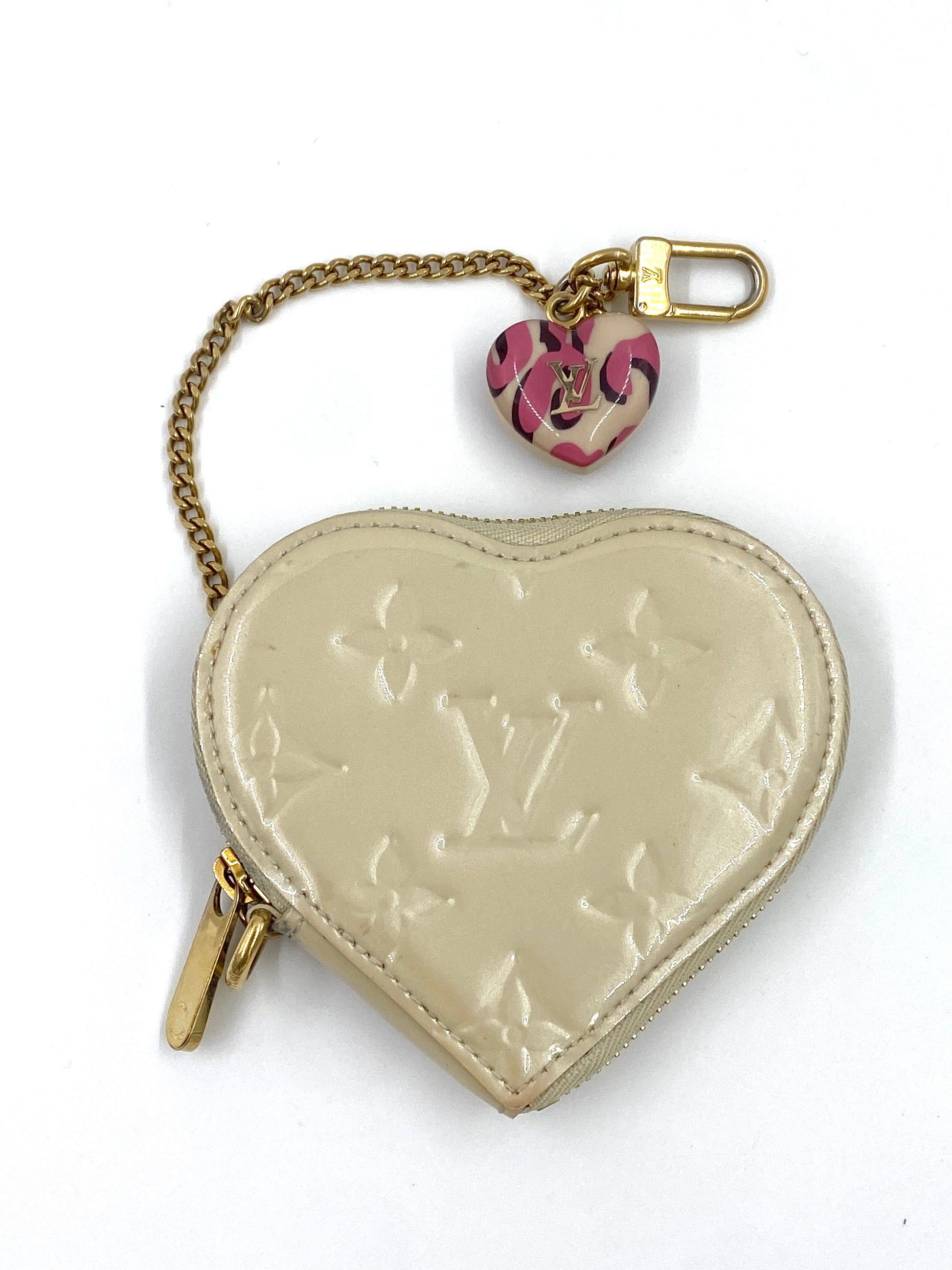 LOUIS VUITTON Heart Monogram Vernis creme