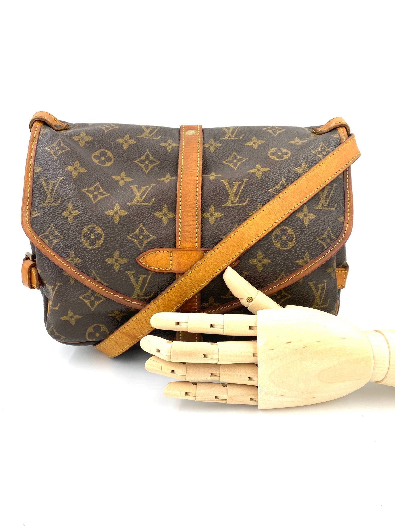 LOUIS VUITTON Saumur 30 Monogram Canvas - Clutch & Macarons - AR0930 - Clutch & Macarons - 