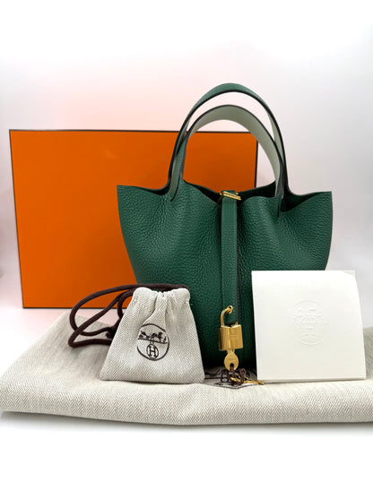 HERMÈS Picotin 18 Lock Clemence Vert Moyen grüne Designerhandtasche mit Schloss und original Verpackung in München
