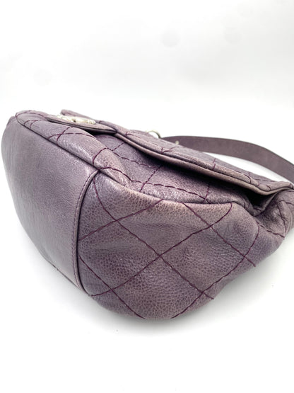 CHANEL Single Flap Bag "On the road" XL violett