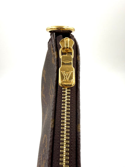 LOUIS VUITTON Multi Pochette Monogram Canvas mit goldfarbener LV-Reißverschlussverzierung und hochwertigem Canvas-Material