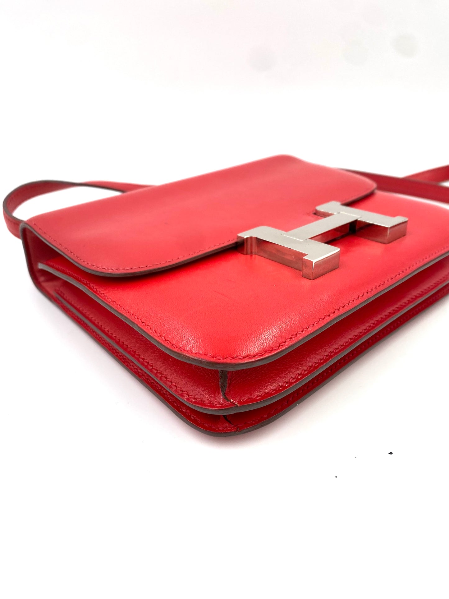 HERMÈS Constance 18 rouge Boxkalbsleder mit Palladium Hardware