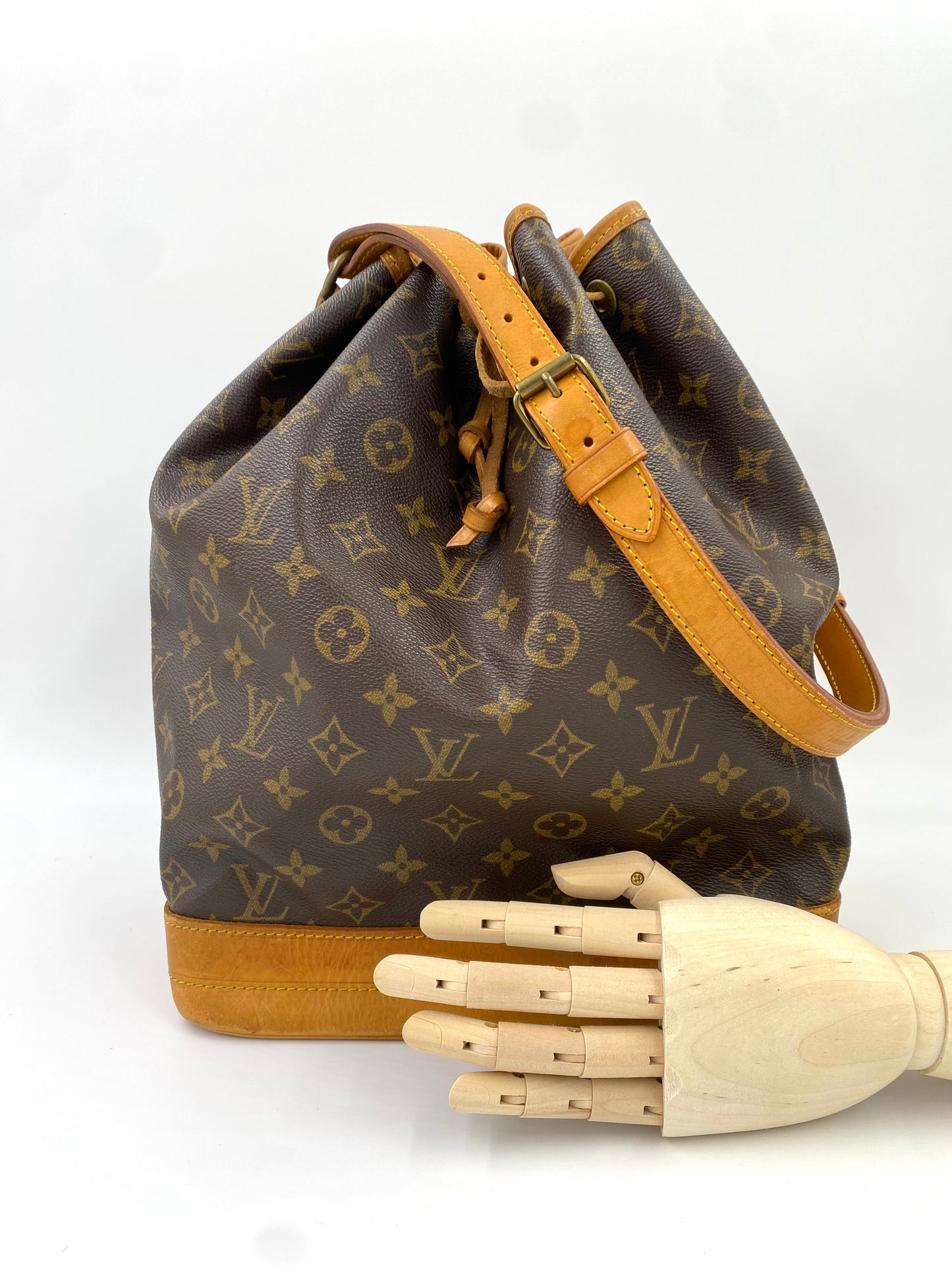 LOUIS VUITTON Sac Noe grande Monogram Canvas