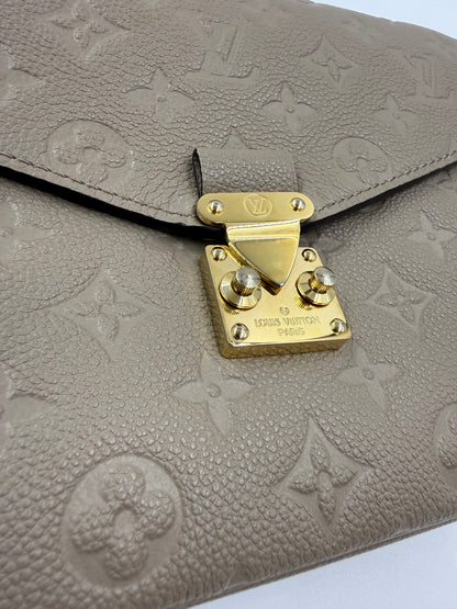 LOUIS VUITTON Pochette Metis Monogram Empreinte Tourterelle