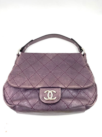 CHANEL Single Flap Bag "On the road" XL violett