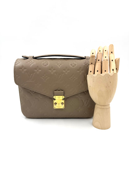 LOUIS VUITTON Pochette Metis Monogram Empreinte Tourterelle