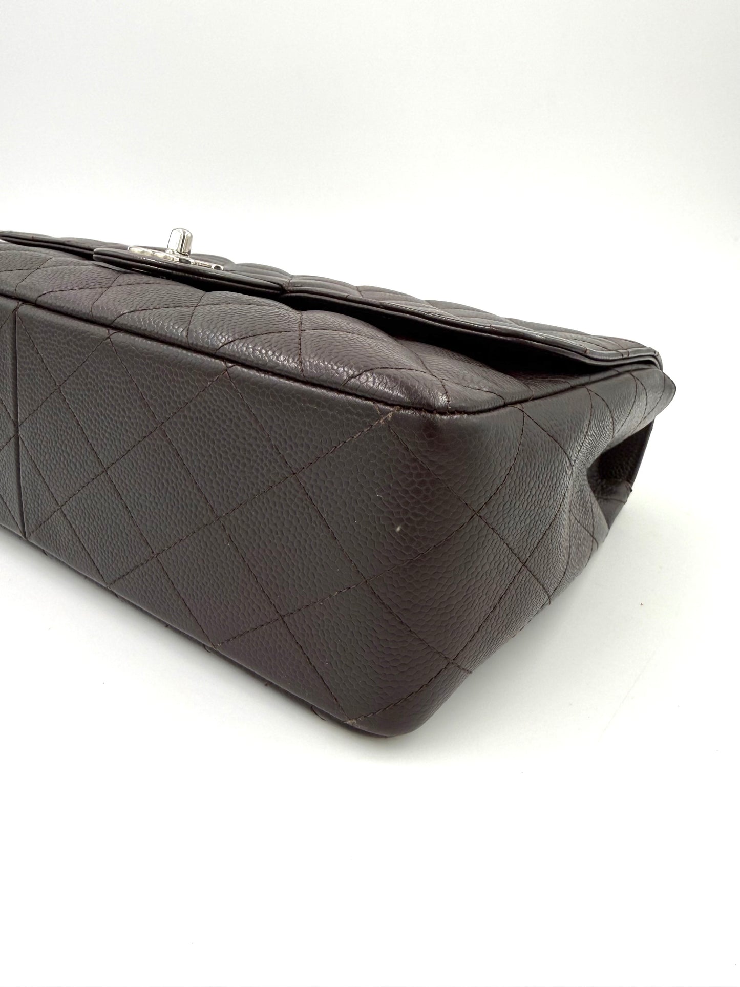 CHANEL Timeless Single Flap Jumbo Caviar dunkelbraun SHW, hochwertige Secondhand-Designerhandtasche aus edlem Leder