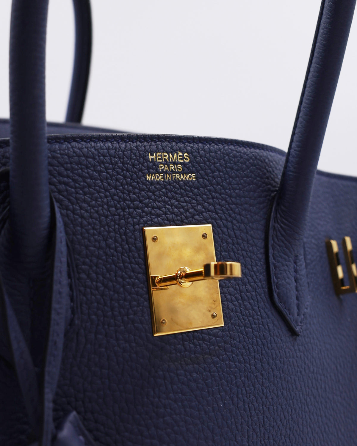 HERMÈS Birkin 35 Togo Blue Navy GHW aus dunkelblauem Togo-Leder mit goldfarbenem Schloss