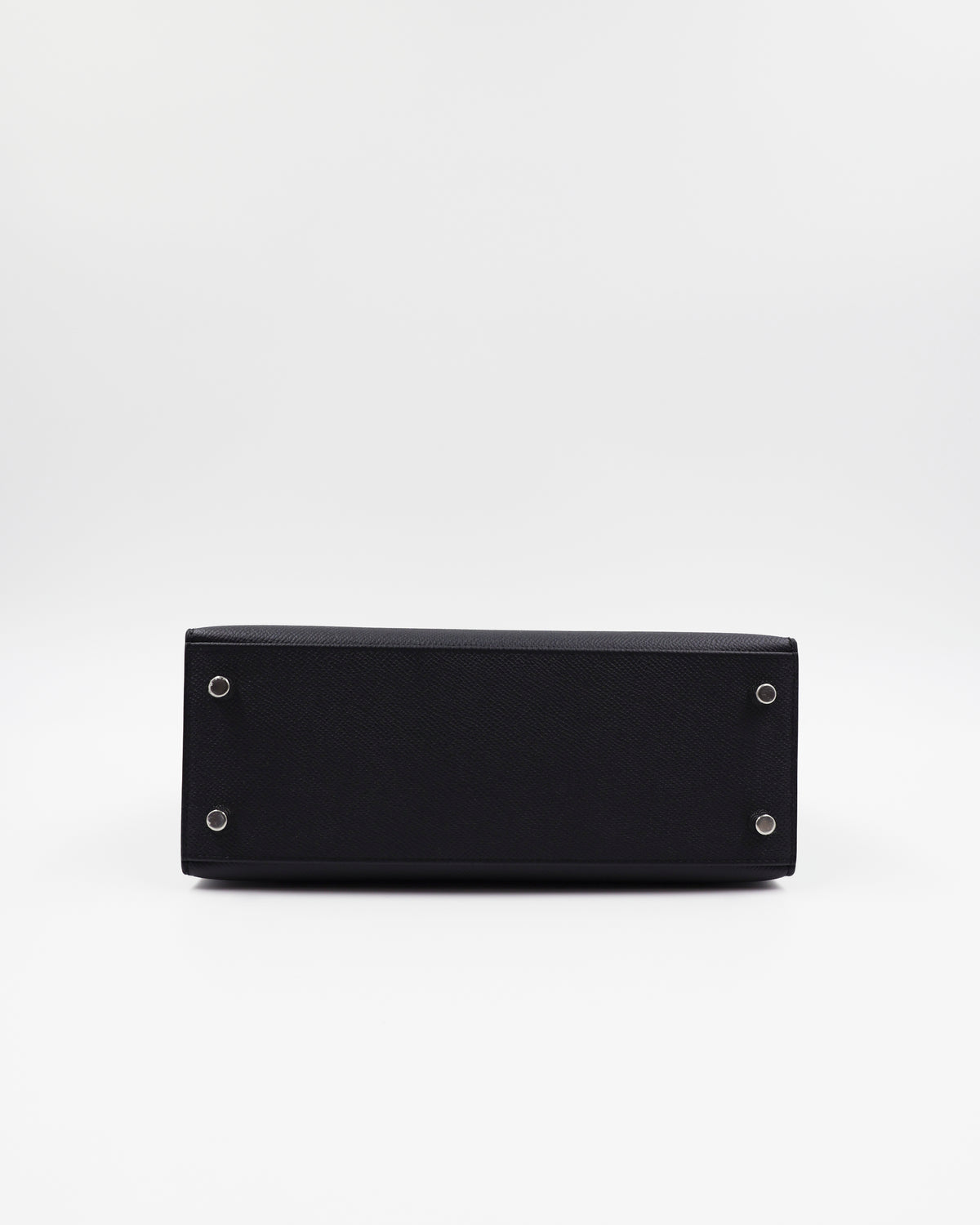 HERMÈS Kelly 25 Sellier Epsom schwarz PHW schwarze Unterseite der Handtasche
