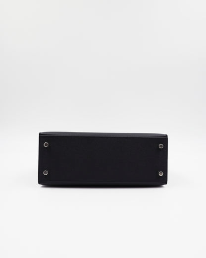 HERMÈS Kelly 25 Sellier Epsom schwarz PHW schwarze Unterseite der Handtasche