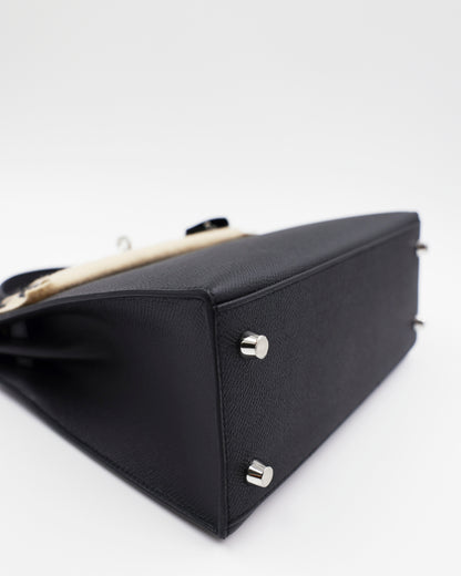 HERMÈS Kelly 25 Sellier Epsom schwarz PHW, schwarze Designerhandtasche mit silberfarbenen Füßen