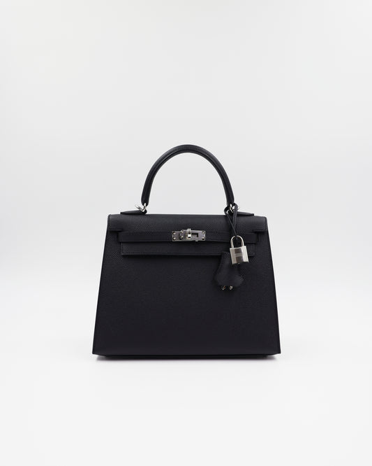 HERMÈS Kelly 25 Sellier Epsom schwarz PHW, schwarze Designerhandtasche mit Schloss