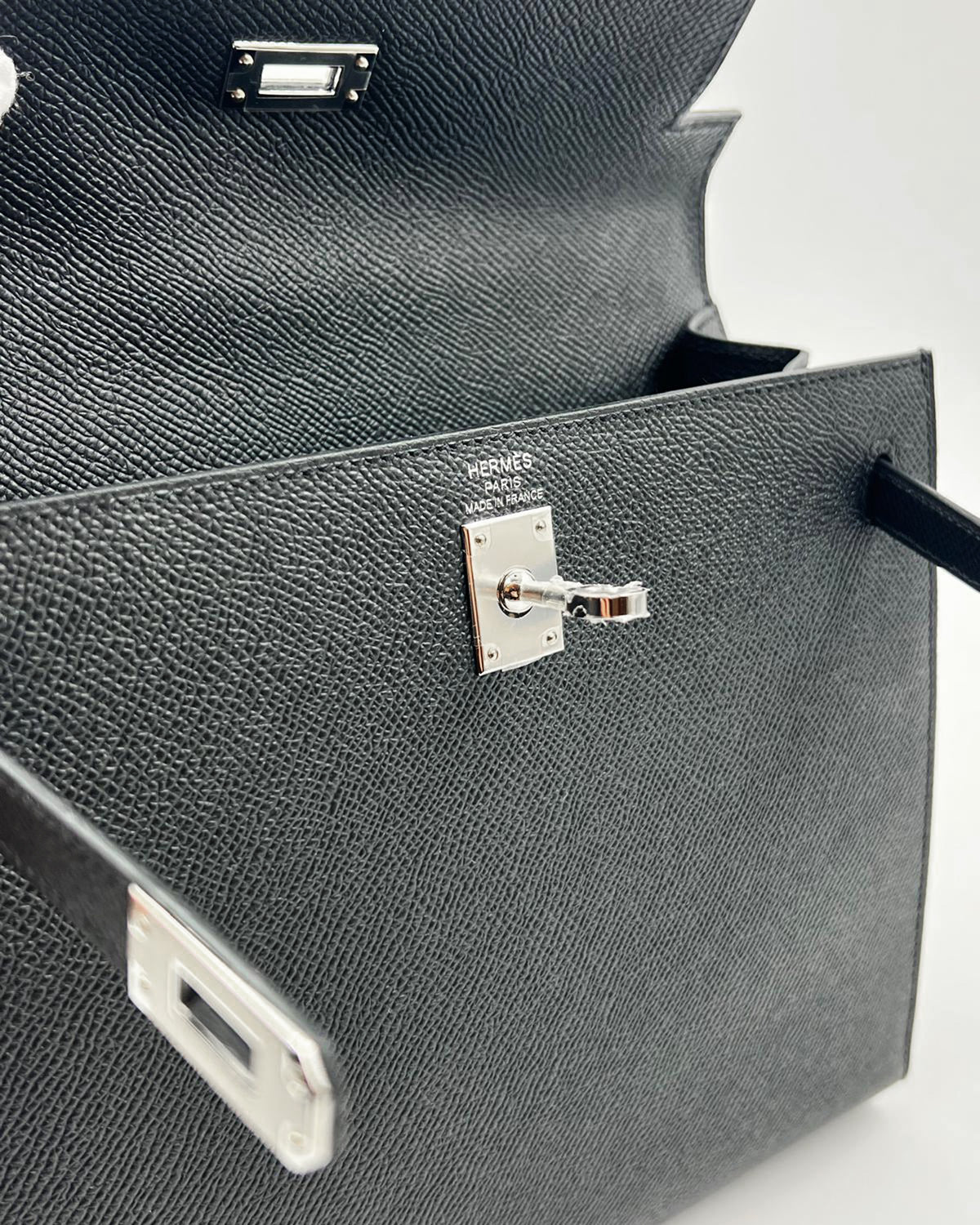 HERMÈS Kelly 25 Sellier Epsom schwarz PHW offene schwarze Handtasche mit silberfarbenem Verschluss