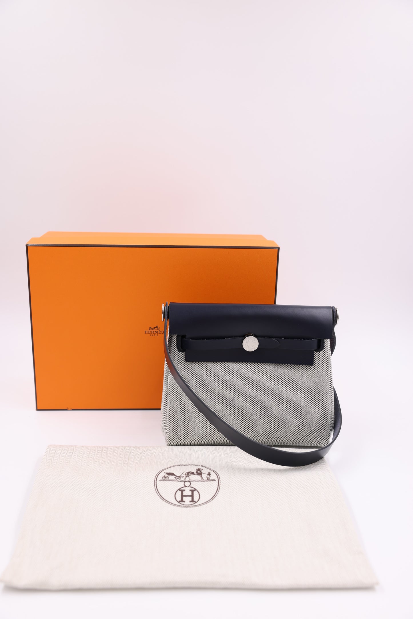 HERMÈS Herbag 20 navy SHW