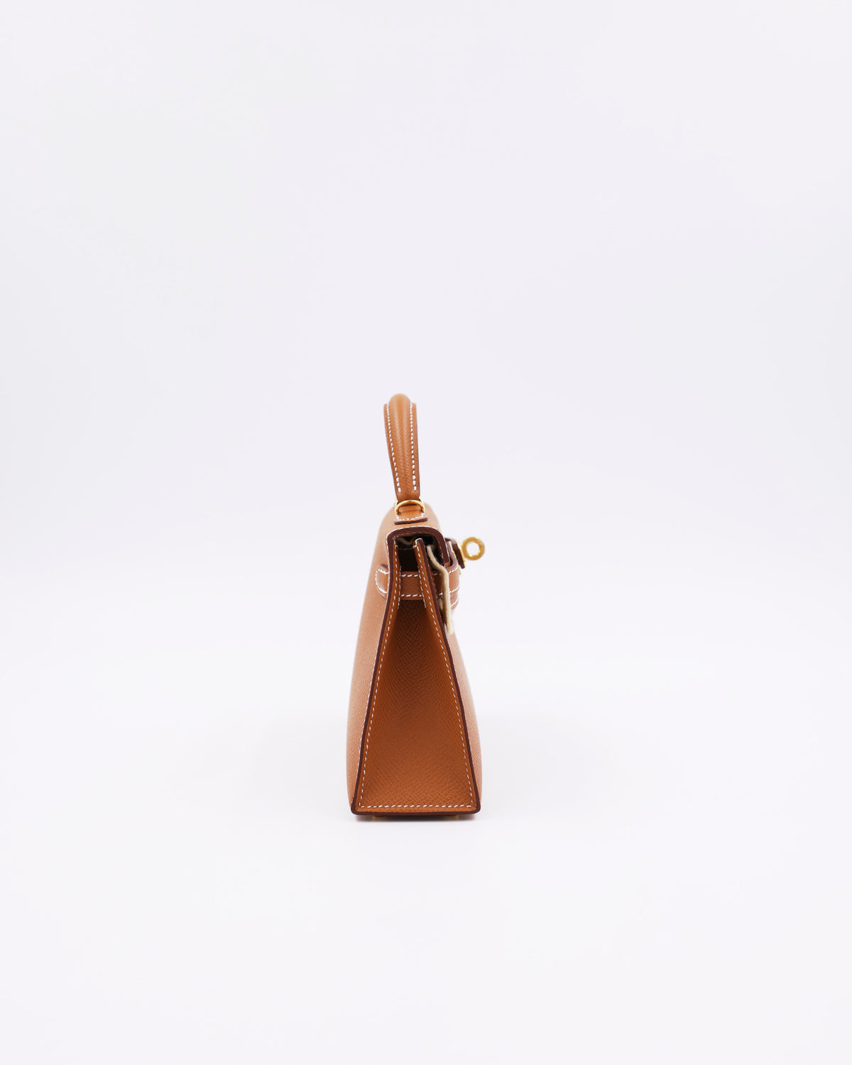 HERMÈS Mini Kelly Sellier Epsom Gold GHW, Seitenansicht einer goldfarbenen Designerhandtasche