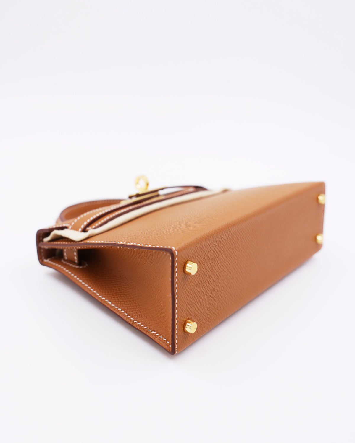 HERMÈS Mini Kelly Sellier Epsom Gold GHW in Gold mit goldfarbenen Beschlägen, Seitenansicht