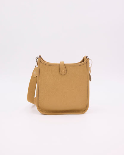 HERMÈS Evelyne 16 Biscuit PHW beigefarbene Designerhandtasche mit Schulterriemen und silberfarbenen Details