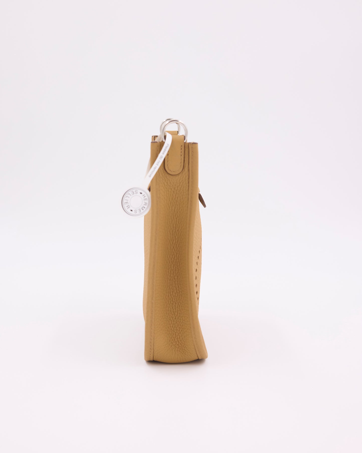 HERMÈS Evelyne 16 Biscuit PHW in Beige als seitliche Ansicht einer Designerhandtasche aus zweiter Hand