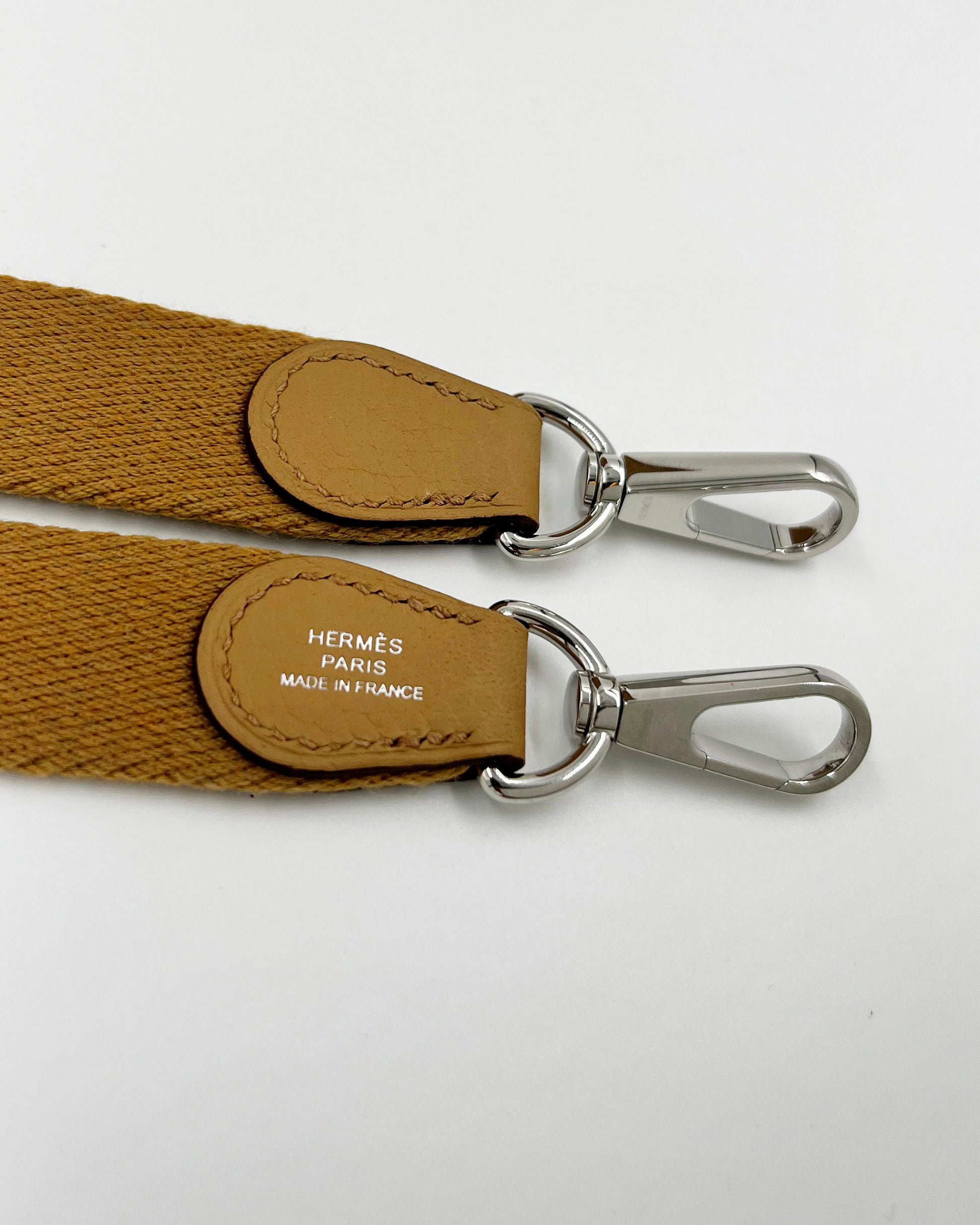 HERMÈS Evelyne 16 Biscuit PHW mit braunem Schulterriemen und silberfarbenen Metallhaken