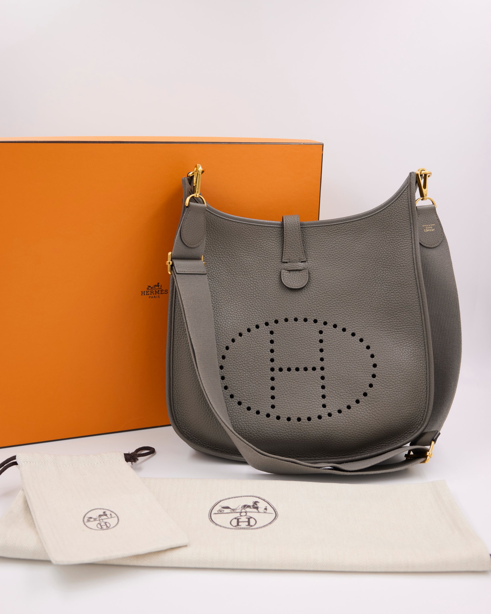 HERMÈS Evelyne 33 Etain GHW graue Designerhandtasche mit perforiertem H Logo und Staubbeuteln