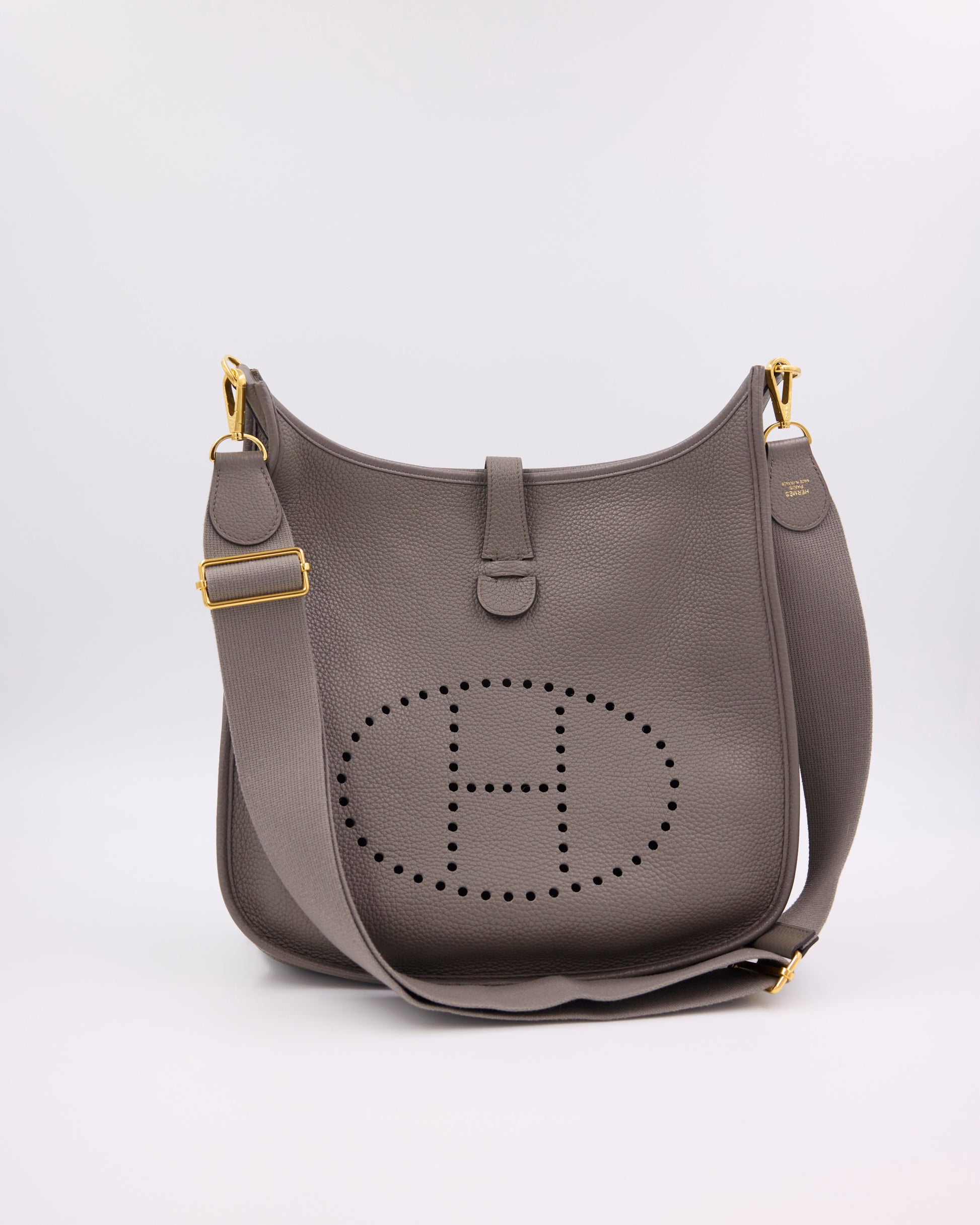 HERMÈS Evelyne 33 Etain GHW in Grau mit goldfarbenen Beschlägen und perforiertem H-Logo
