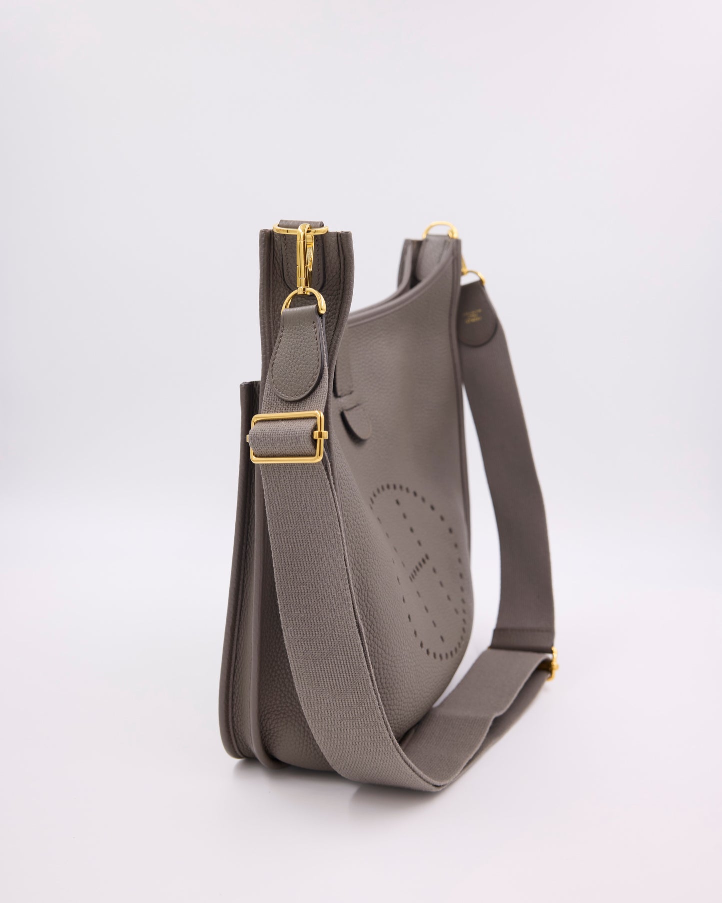 HERMÈS Evelyne 33 Etain GHW, graue Umhängetasche mit goldfarbenen Beschlägen
