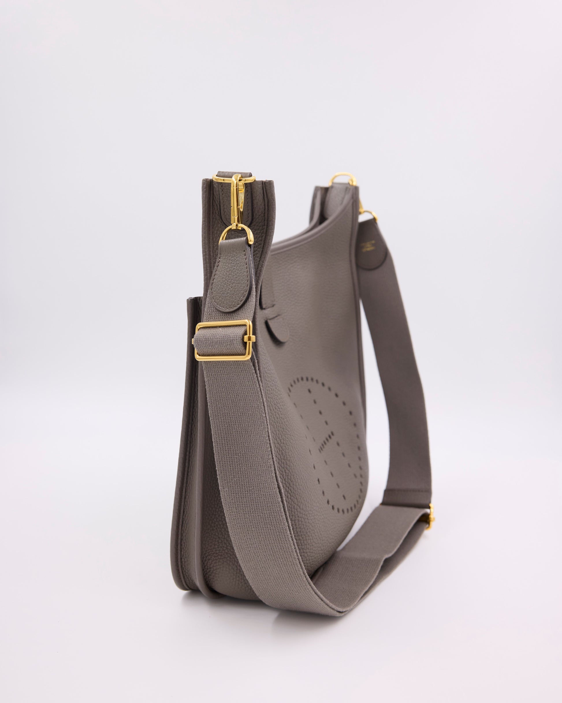 HERMÈS Evelyne 33 Etain GHW, graue Umhängetasche mit goldfarbenen Beschlägen