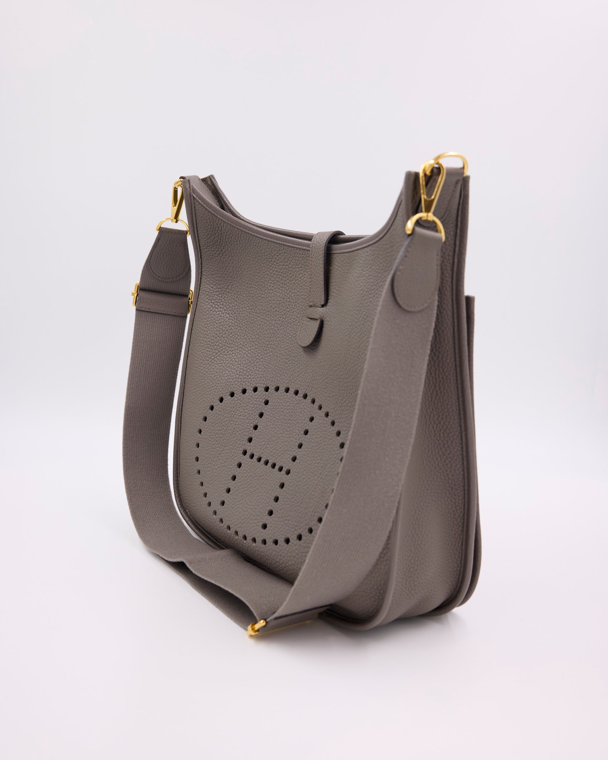HERMÈS Evelyne 33 Etain GHW graue Designerhandtasche aus zweiter Hand mit goldfarbenen Beschlägen