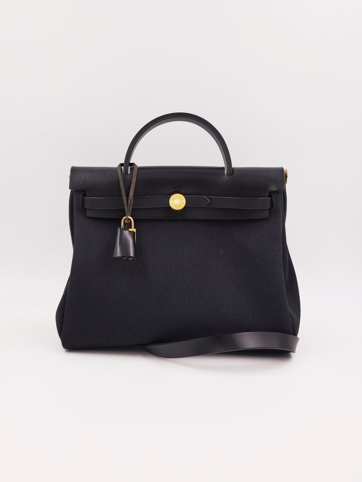 HERMÈS Herbag 31 Zip schwarz GHW schwarze Designerhandtasche mit goldfarbenem Beschlag