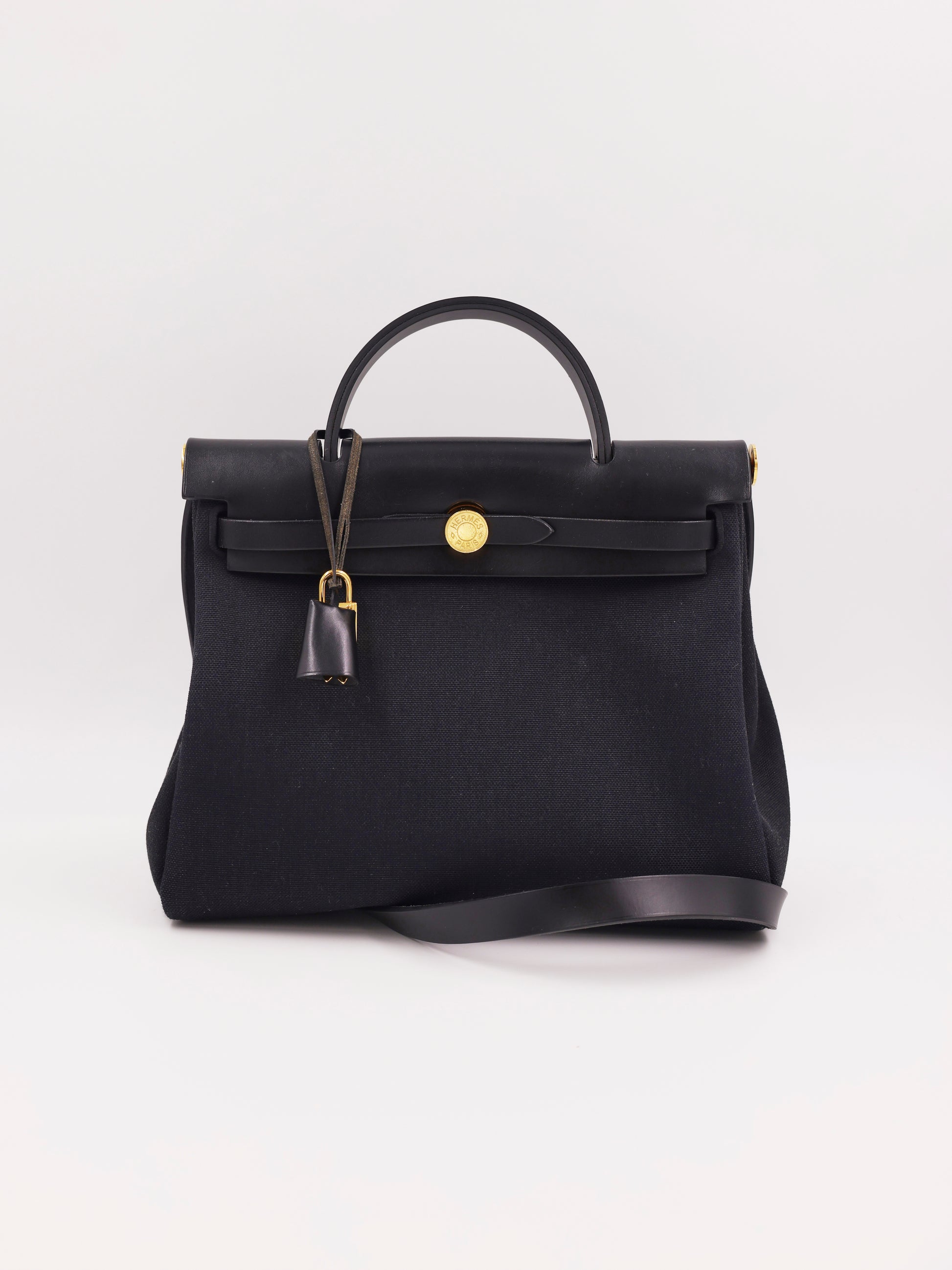 HERMÈS Herbag 31 Zip schwarz GHW schwarze Designerhandtasche mit goldfarbenem Beschlag