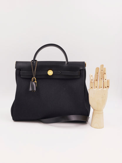 HERMÈS Herbag 31 Zip schwarz GHW, schwarze Designerhandtasche mit Schulterriemen und goldfarbenen Details